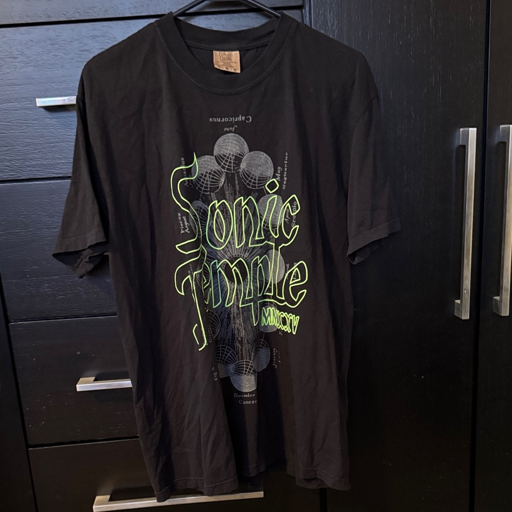 Black Sonic Temple Graphic T-Shirt